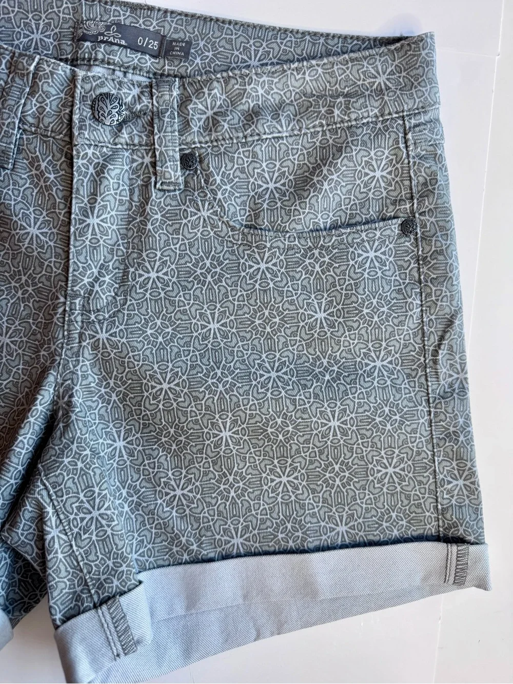 prAna Kara Cuffed Chino Silver Spain Organic Cotton Shorts Size 0